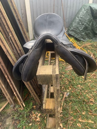 Black synthetic saddle - black,