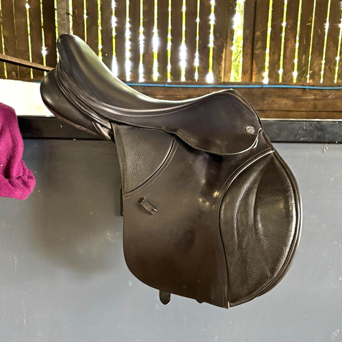Thorowgood jumping saddle 17in - jumping,