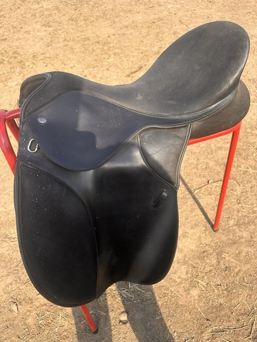 Thorowgood black saddle - 18”,
